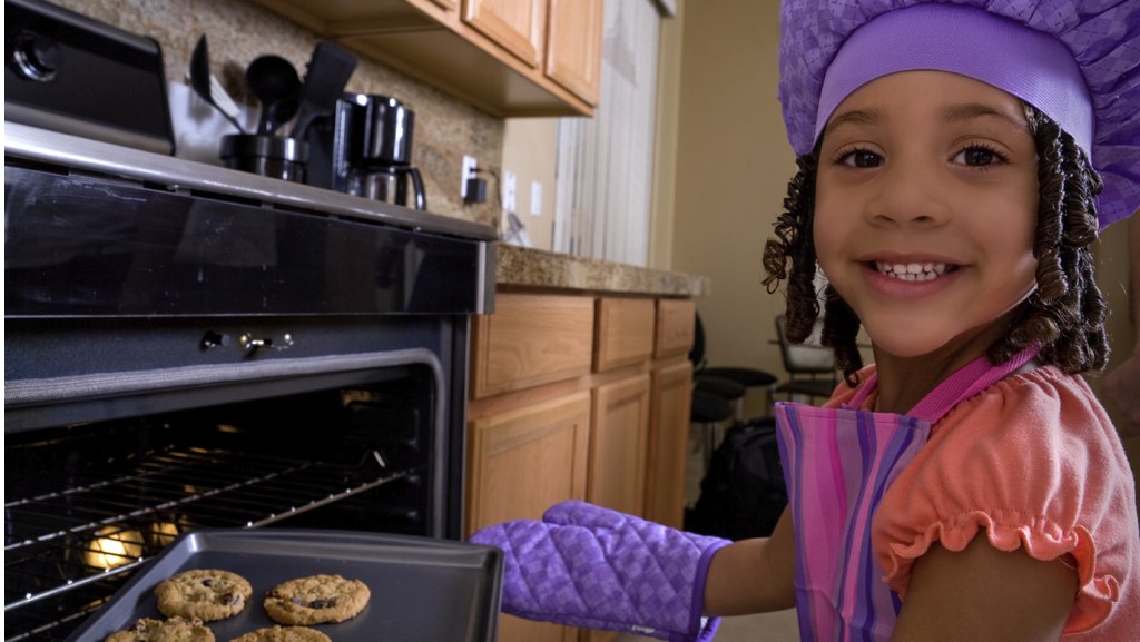 kid-baking-snow-day - Washingtonian kid-baking-snow-day