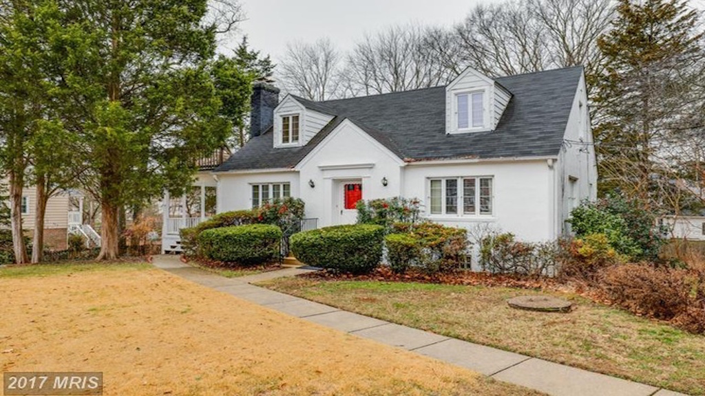 alexandria exterior white - Washingtonian