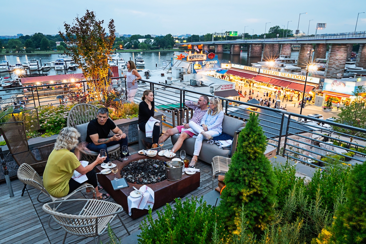 It's Insanely Gorgeous—Where to Eat and Drink Outside Right Now