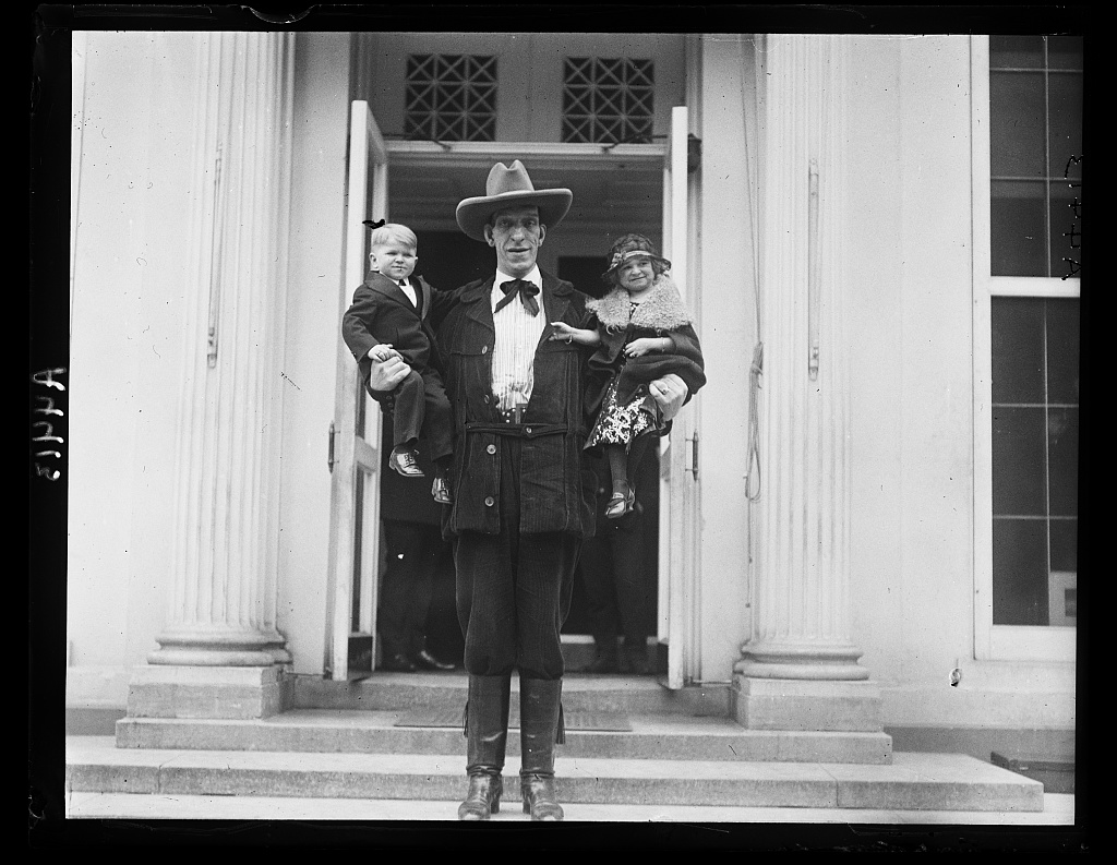 people-of-varying-heights-at-White-House - Washingtonian
