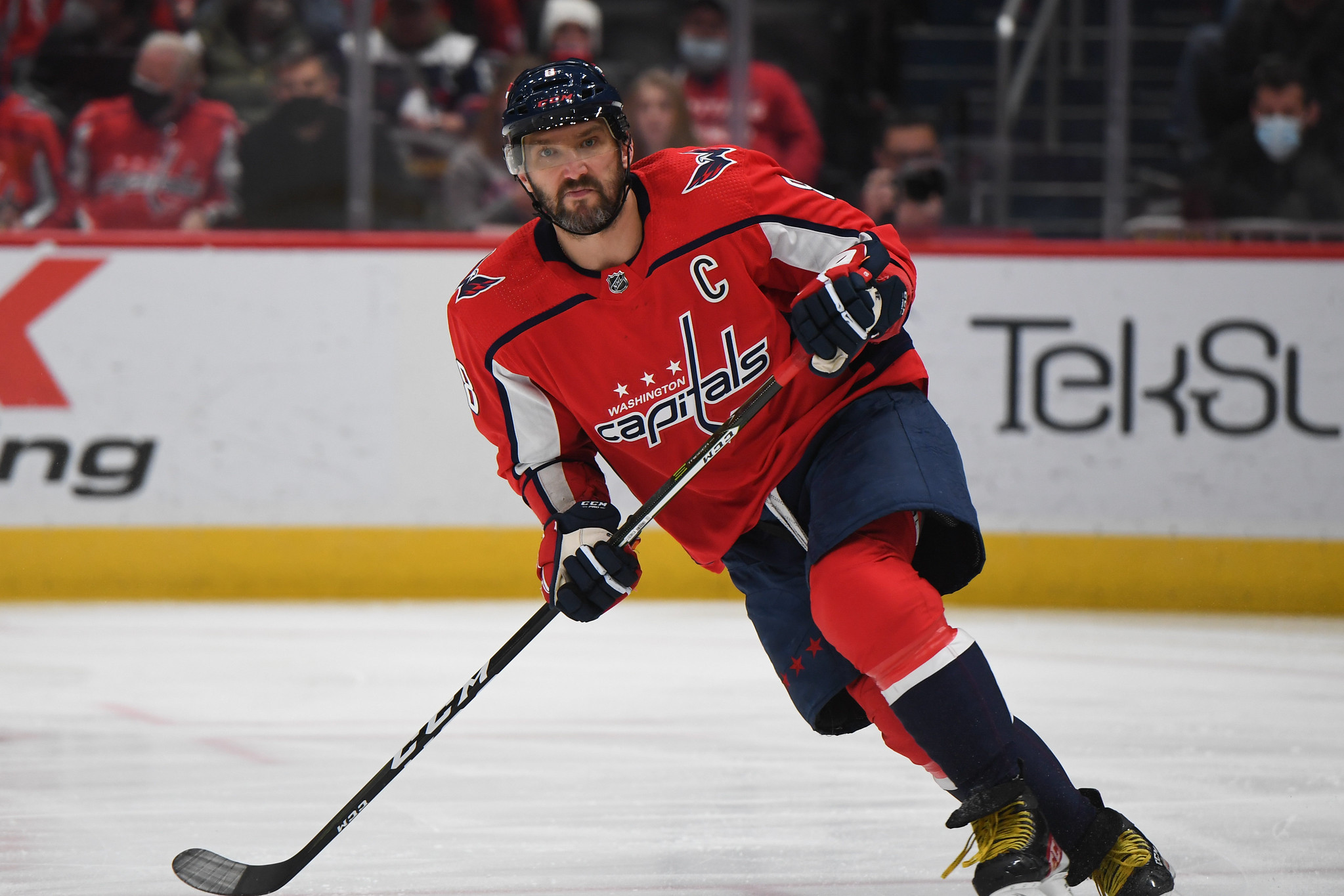 Alex Ovechkin passes Gordie Howe for second all-time with 802nd