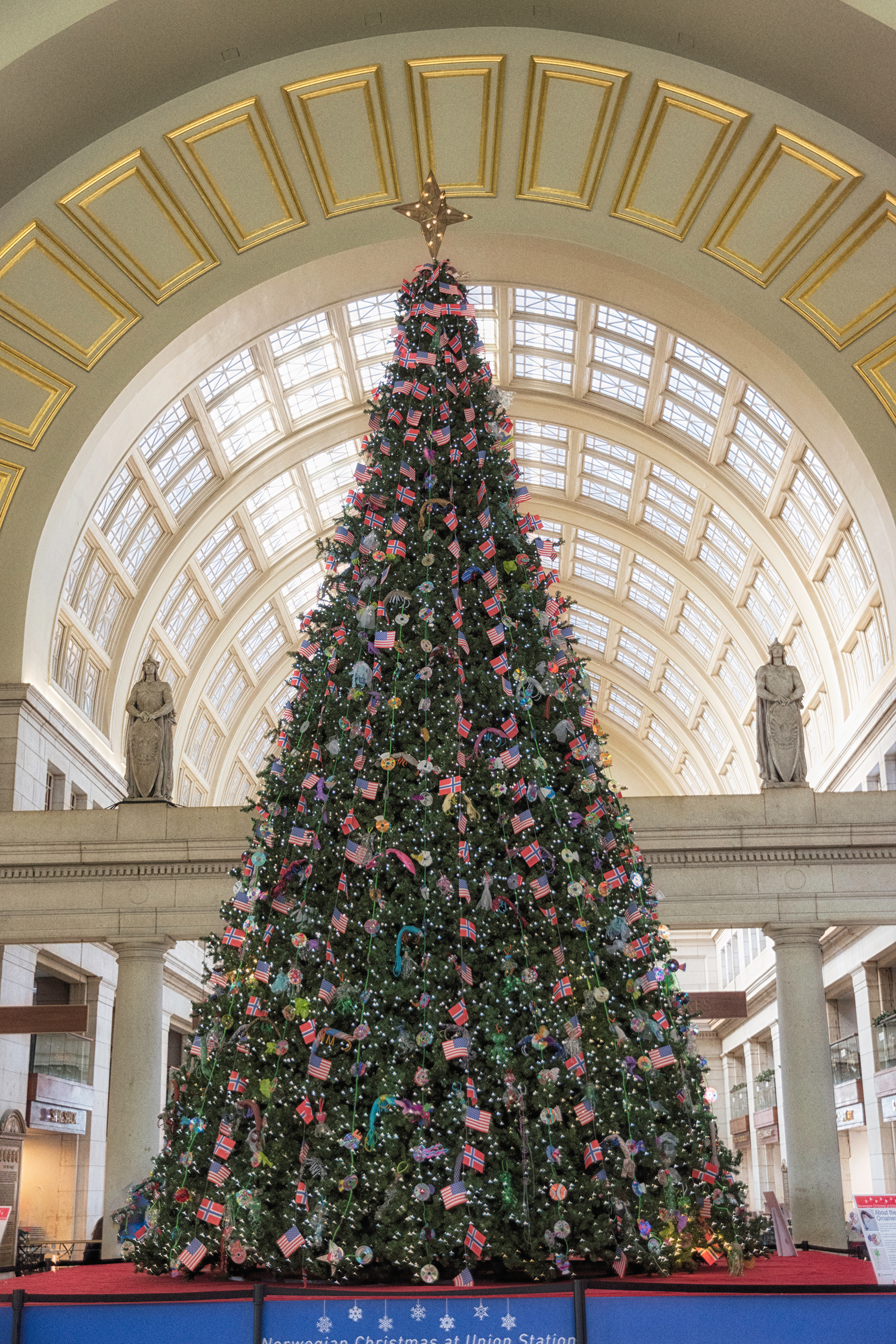 GettyImages-Norwegian-Christmas-tree-union-station - Washingtonian