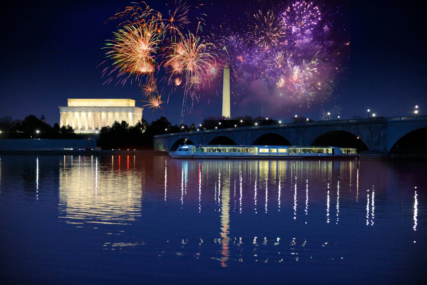 Photograph courtesy of City Cruises DC Fireworks.