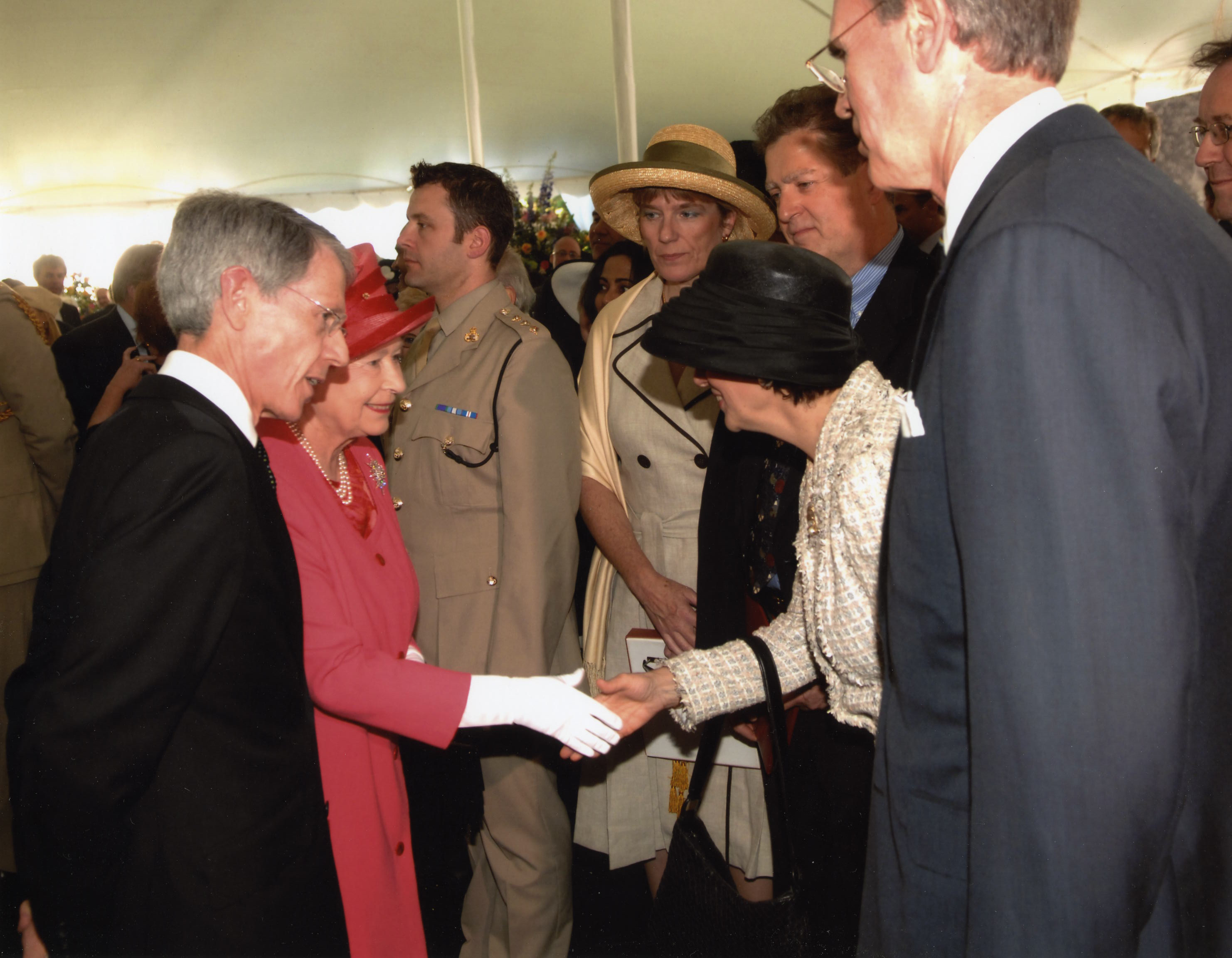 QUEEN WITH SBS AND SGS AT BRITISH AMBASSADOR RECEPTION MAY 2007 me shaking the Queen's hand - Washingtonian