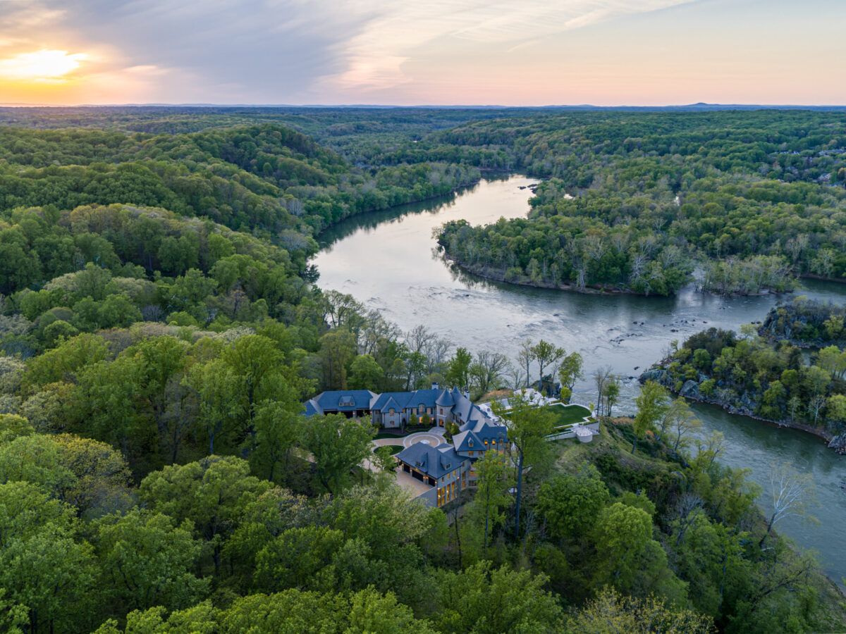 700 BULLS NECK-25 - Washingtonian