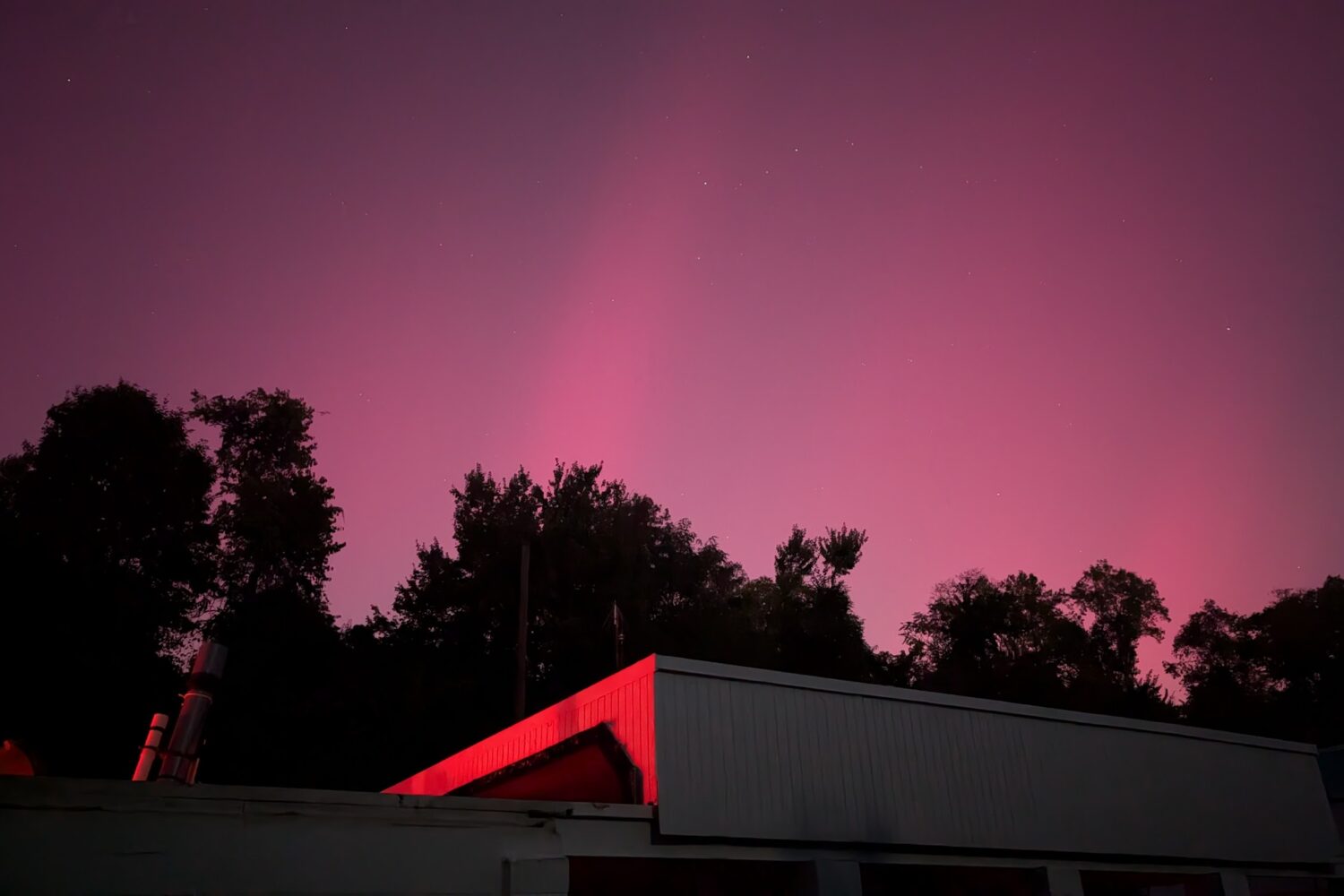 Washingtonians Could Maybe Kind Of See the Northern Lights Again Tonight