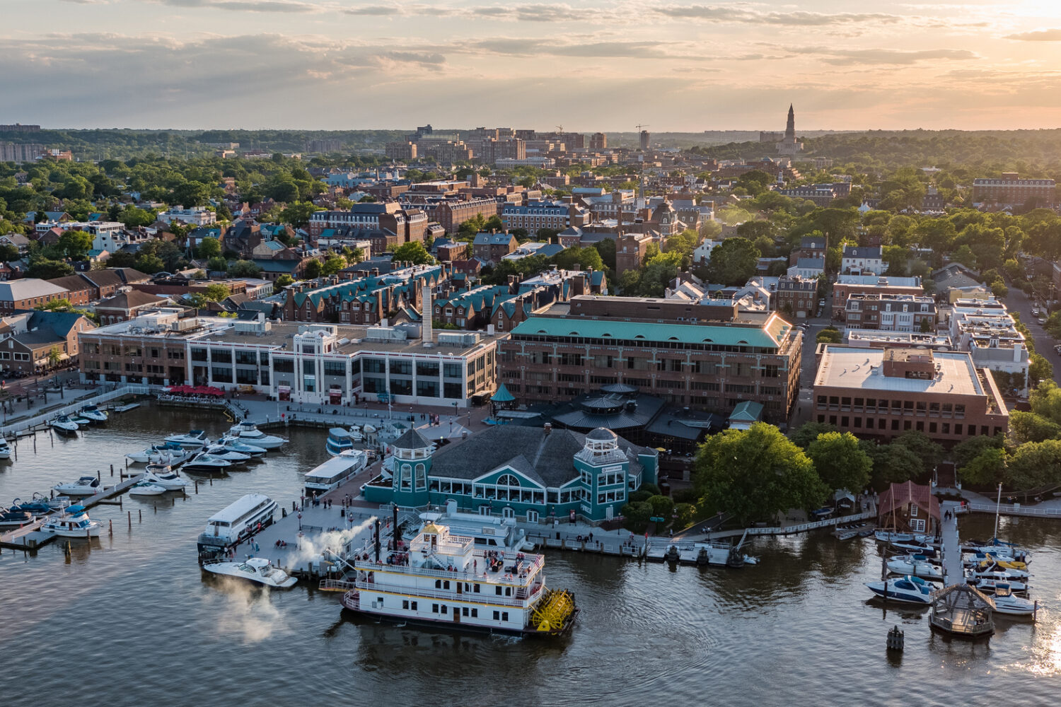 Neighborhood Guide: Where to Eat, Shop, and Play in Alexandria