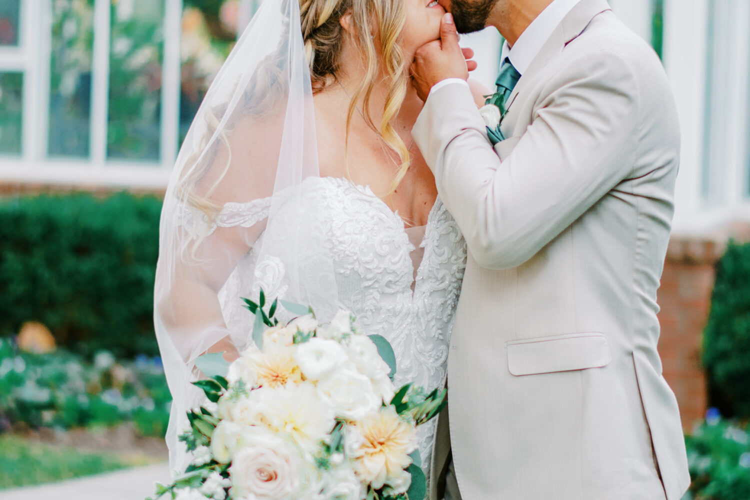 The Lampposts at This Wedding Were Inspired by Disney World’s Main Street