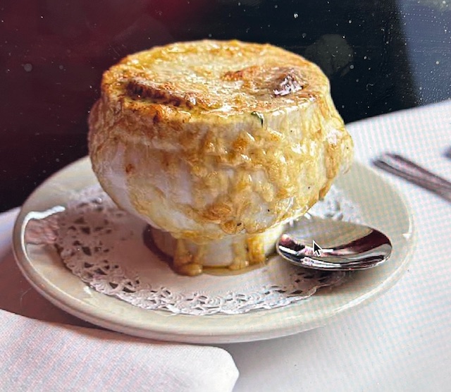 french-onion-soup-minetta-tavern - Washingtonian