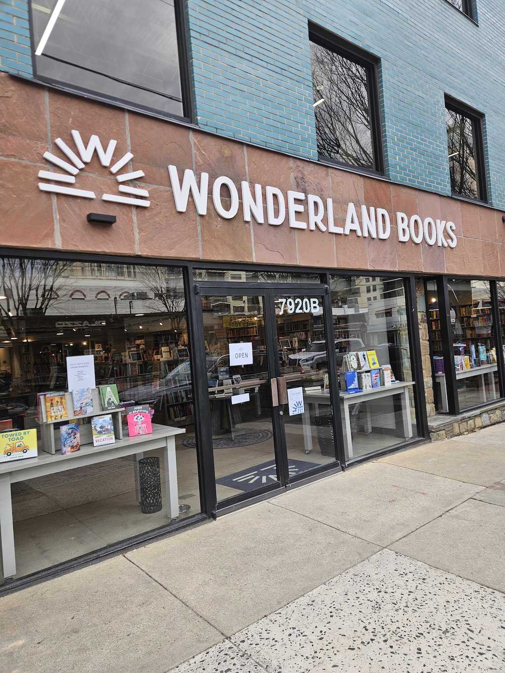wonderland-books - Washingtonian