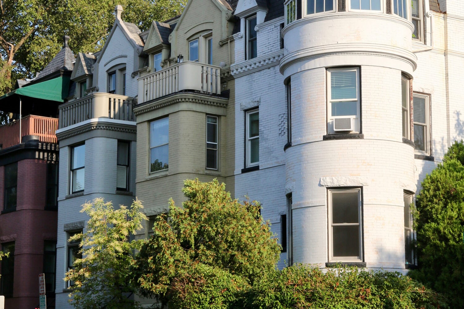 Neighborhood Guide: Where to Eat, Shop, and Play in Capitol Hill
