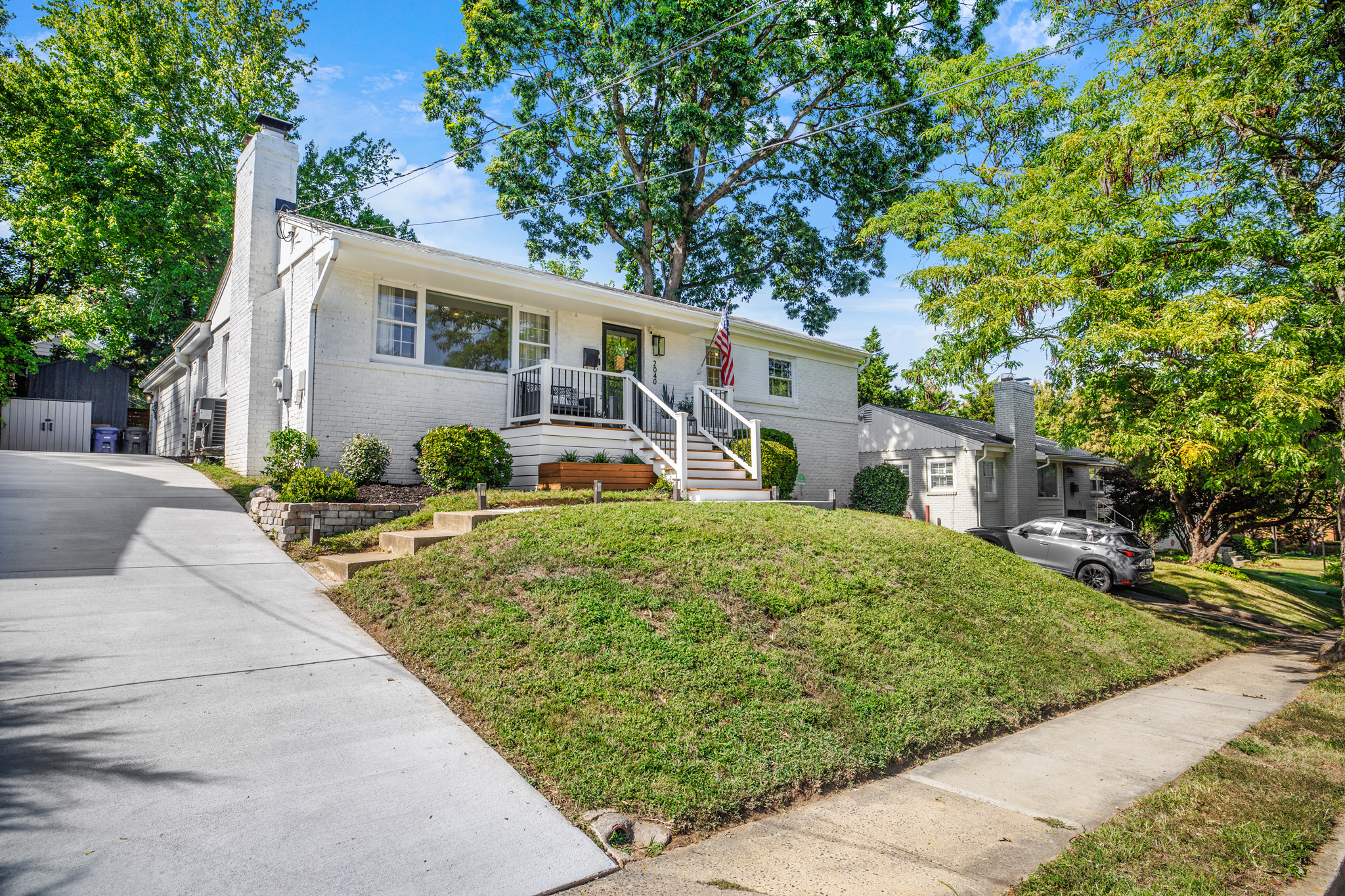 03-Exterior Front - Washingtonian