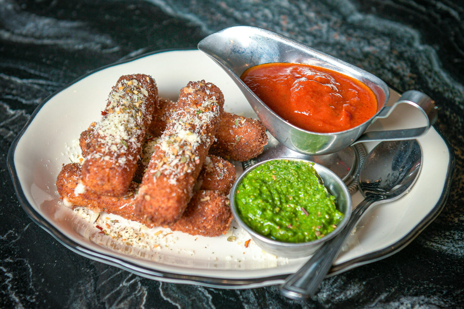 6 Mozzarella Sticks to Dig Into Around the DC Area