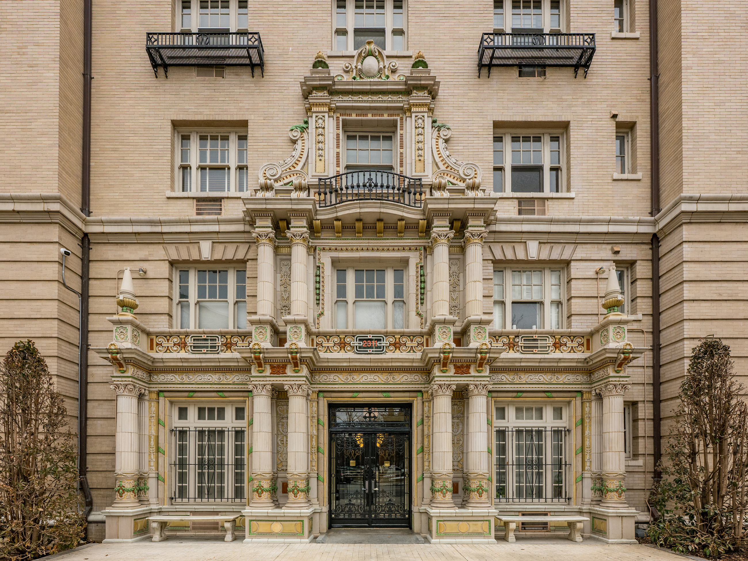 2311ConnecticutAveNW301_004-cropped - Washingtonian