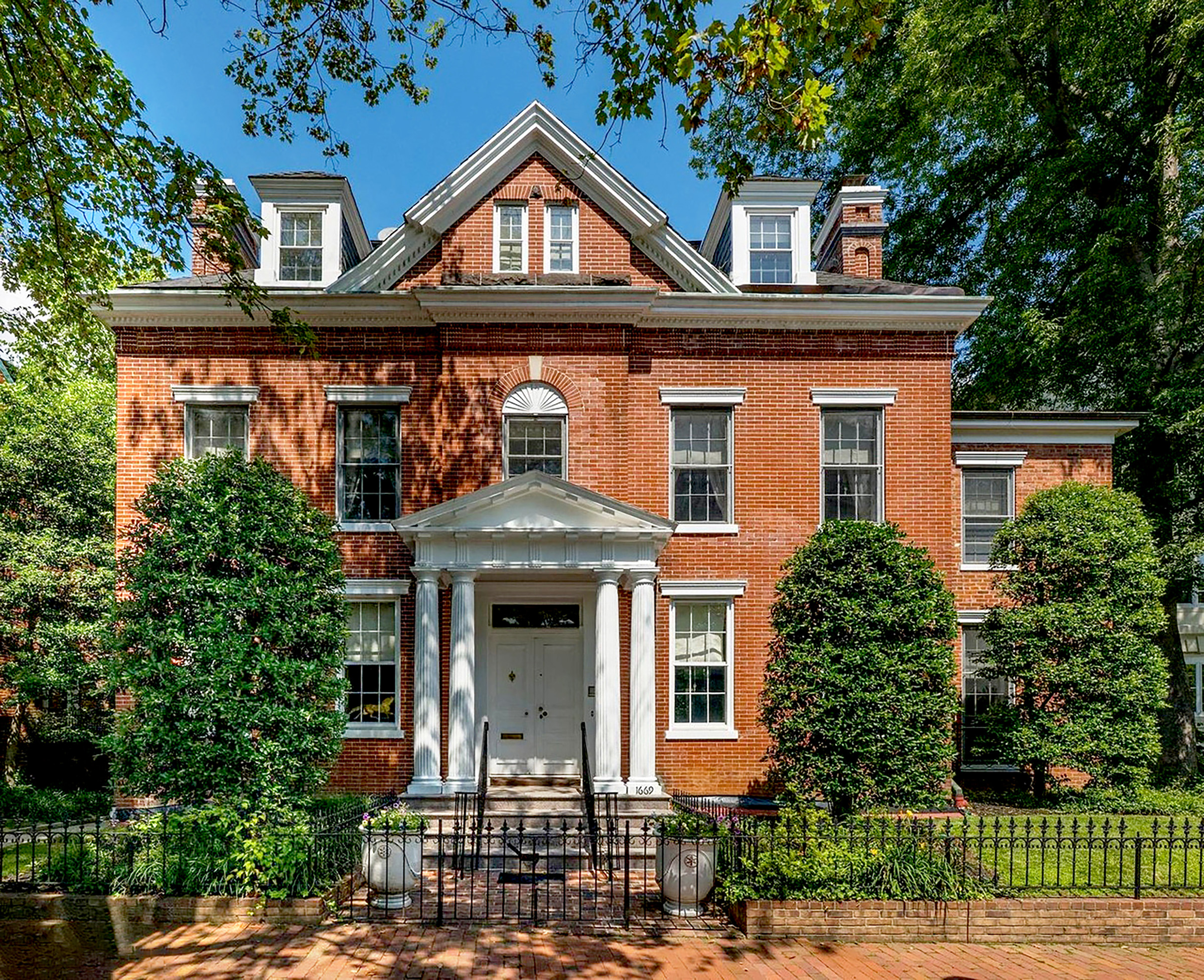 DCDC2218054_3 - Washingtonian