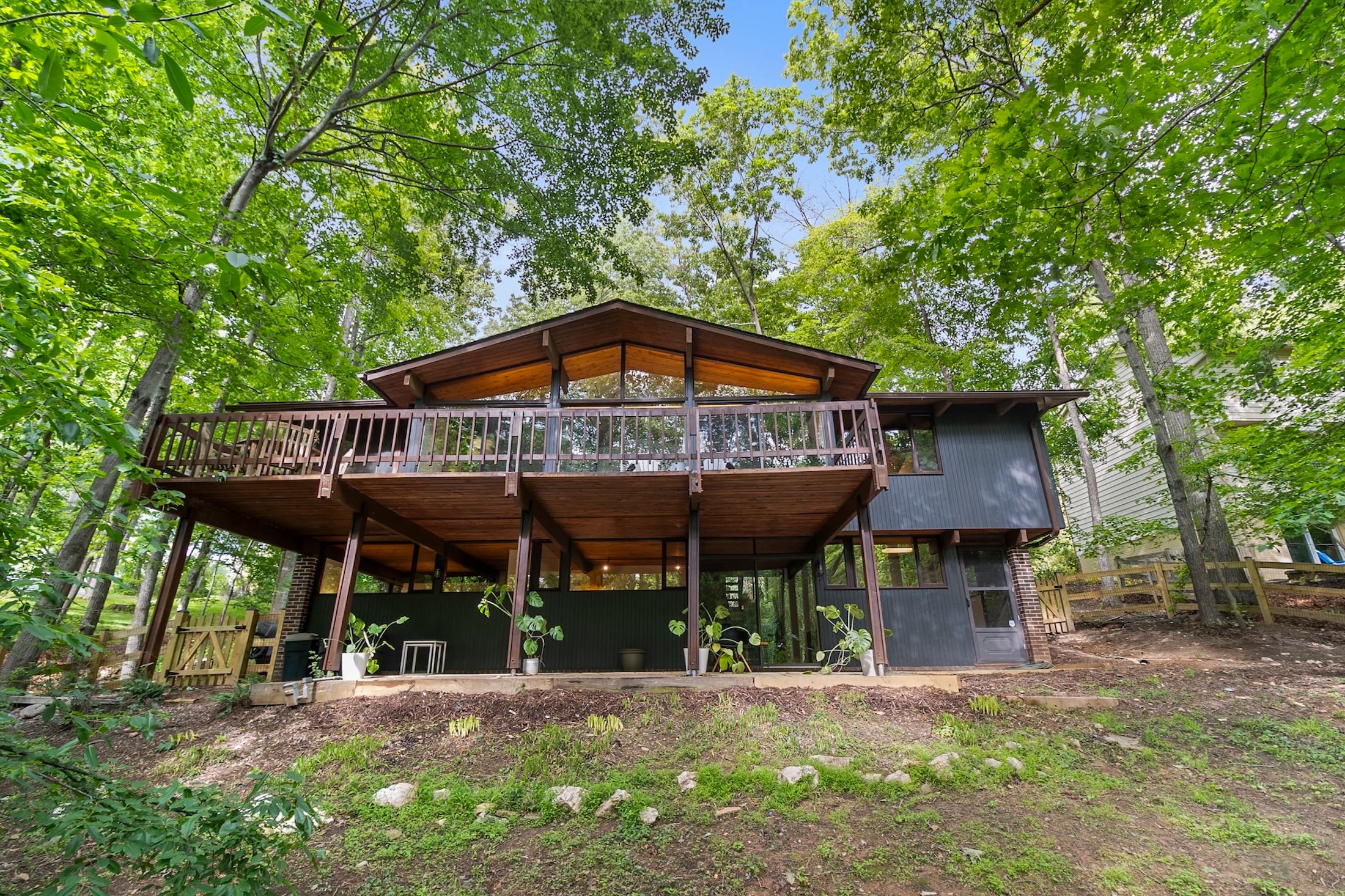 1d Rear view of house - Washingtonian
