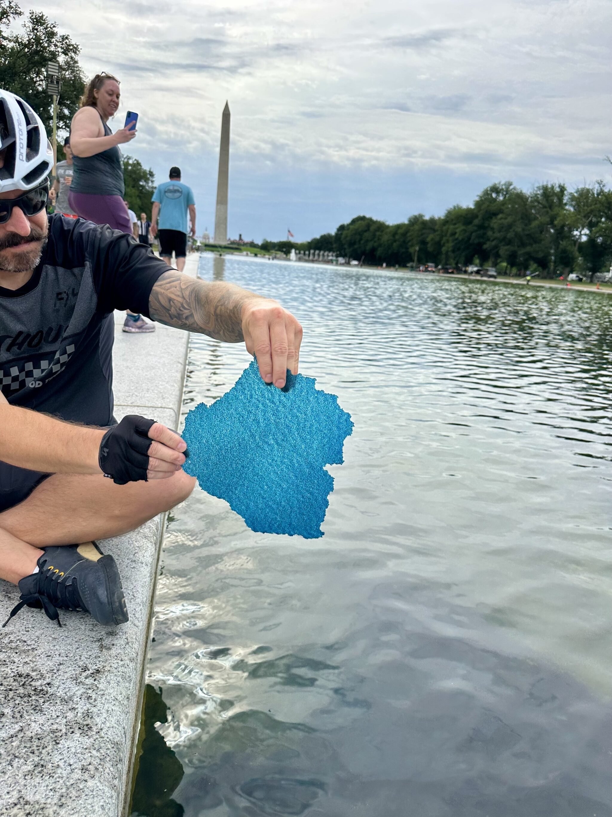 PHOTOS: Yes, the Blue Paint Is Peeling Off the Reflecting Pool ...