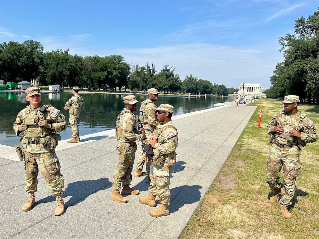reflecting-pool-guardsmen-evy-mages - Washingtonian