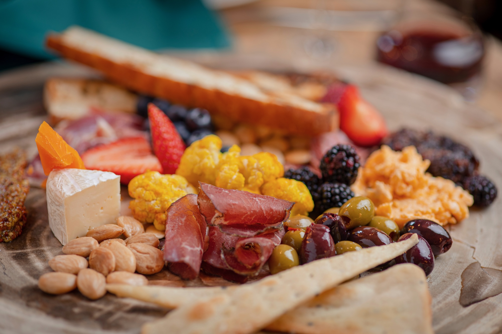 A New “Modern Coastal” Restaurant With a Dog-Friendly Menu Opens in Bloomingdale