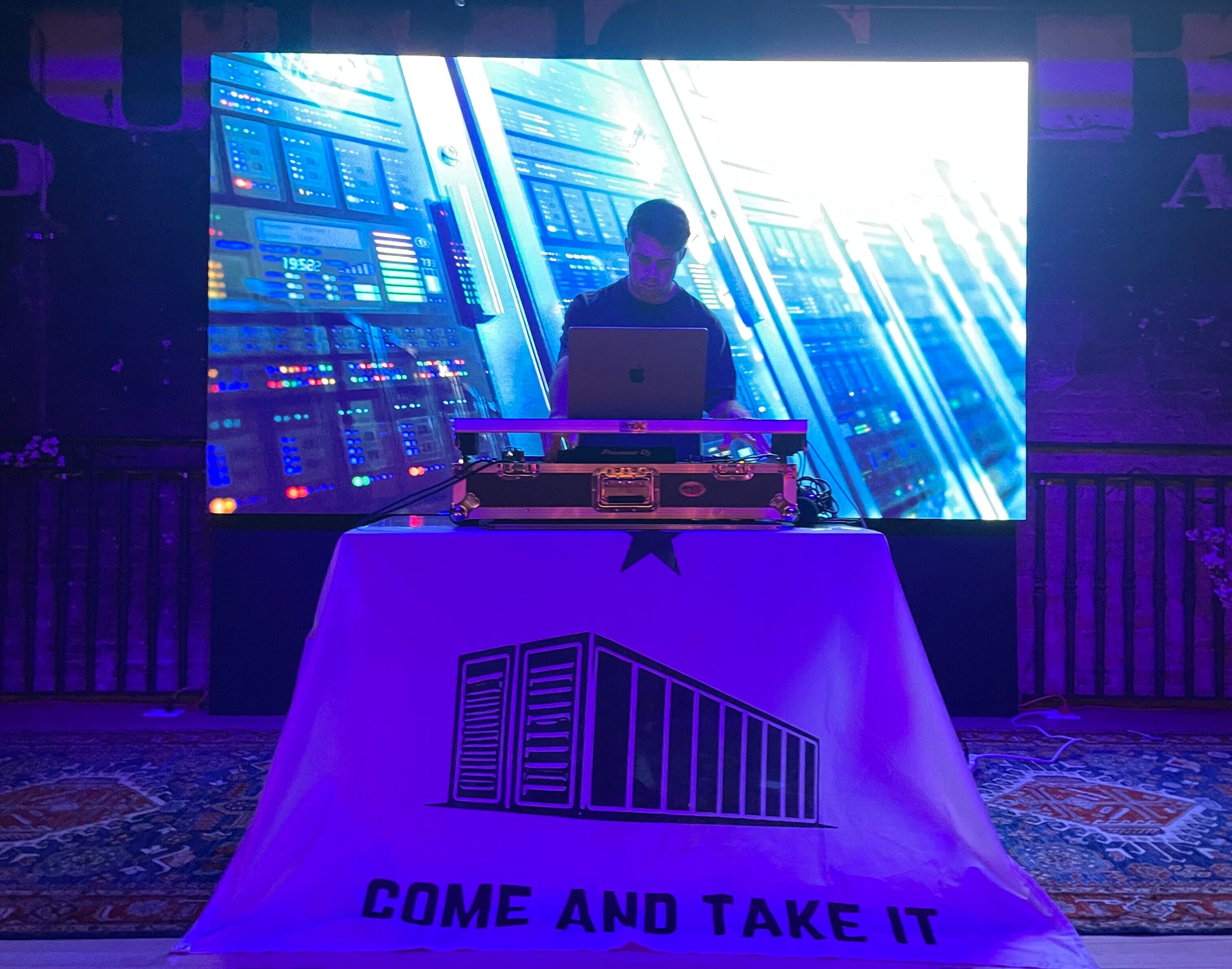 What It’s Like to Party With 600 Data Center Enthusiasts