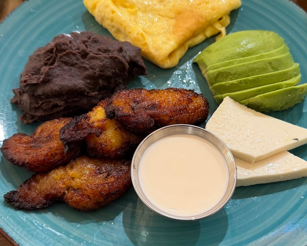 La Dona plato tipico - Washingtonian